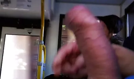 Tăng cao, đẹp trai khoe trong hồ bơi trước mặt của một cô gái tóc sex manh nhat ban vàng