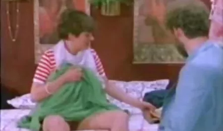 Một cô gái, nghỉ ngơi trên người bạn của du thuyền, là rất háo hức được trên boong tàu, đi phim sex nhat ban vu khung ra để làm bài tập, cô ấy mình đã không chú ý cách cô ấy cởi quần áo và bắt đầu để có được hồ đặt ra.