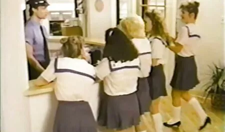 Một lựa chọn của tiểu trong miệng của cô gái tóc vàng sex clip nhat ban