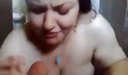 Tinh tế cô bước phim sex nhat ban dep vào phòng để tăng cao, da đen và anh ta